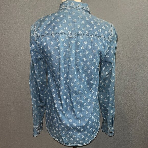 ANTHROPOLOGIE ANTHRO HOLDING HORSES Denim Chambray Ditzy Flower Shirt Top - 2 - Picture 4 of 11